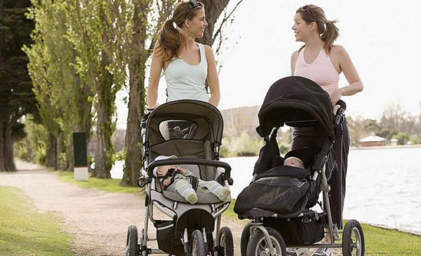 Strollers Buying Guide 2021 Safety features are important for travelers