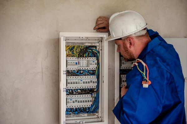 Why Electricians Are Reluctant to Share Their Pricing